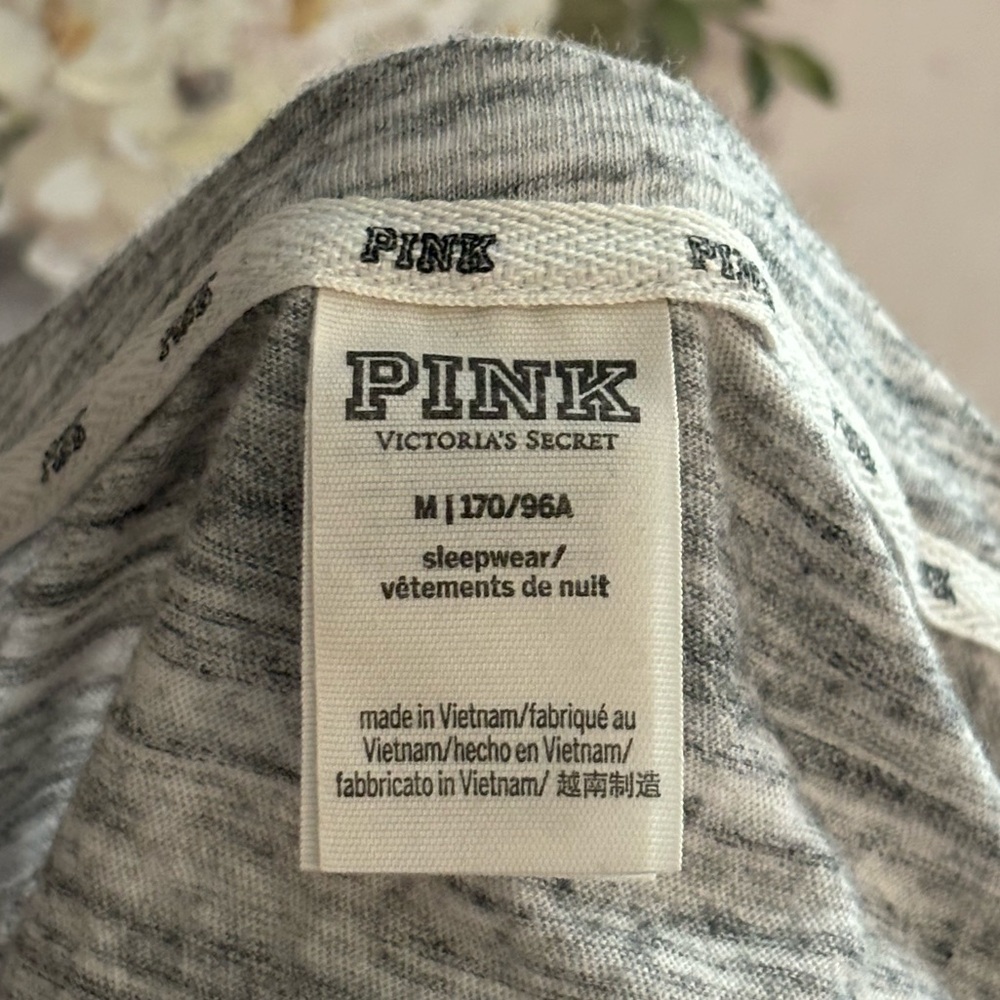 💗CLOSET CLEAR OUT💗
PINK Grey T Shirt 🩶
Size Medium - Picture 3 of 3